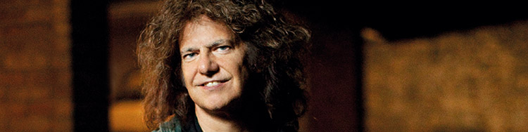 PAT METHENY legt die Gitarre aus der Hand und lässt andere für sich spielen