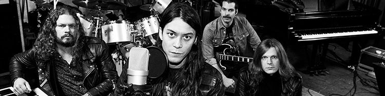 Auf ihrem neuen Album „Isle Of Wisdom“ entführt die schwedische Band HÄLLAS die Hörer gleich in zwei abenteuerliche Fantasy-Welten