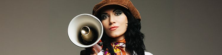 ROSALIE CUNNINGHAM - Musik als James-Bond-Thriller
