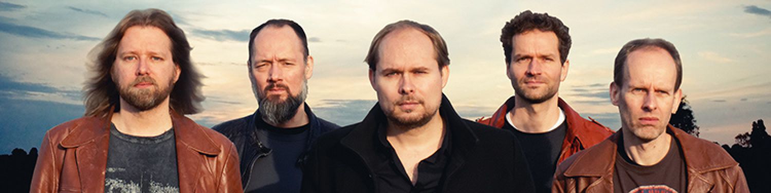 Mit „A Secret To Hide“ starten POVERTY’S NO CRIME in ihr Jubiläumsjahr Mit „A Secret To Hide“ starten POVERTY’S NO CRIME in ihr Jubiläumsjahr