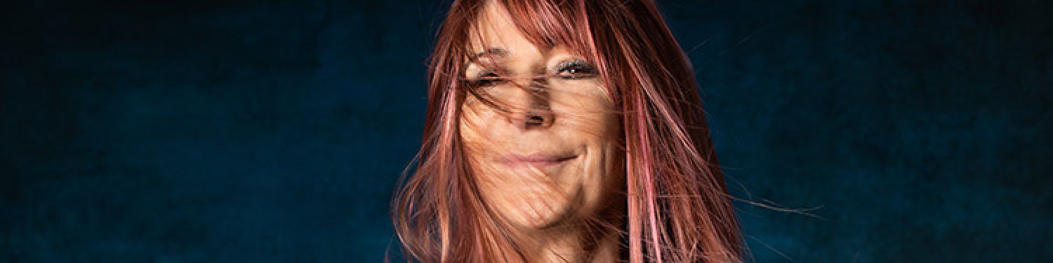 VÉRONIQUE GAYOT begeistert mit ihrem neuen Album „Be A Man“ auch auf der Bühne VÉRONIQUE GAYOT begeistert mit ihrem neuen Album „Be A Man“ auch auf der Bühne