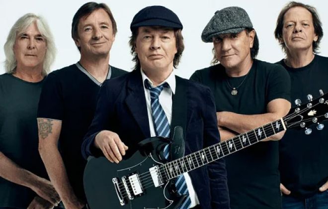 AC/DC - Kapuzenjacke zu „Back In Black“ zu gewinnen!